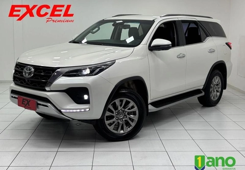 Toyota Hilux SW4 2022 Branco — foto 1 de 3