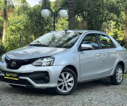 Toyota Etios 2020 Prata — foto 1 de 3