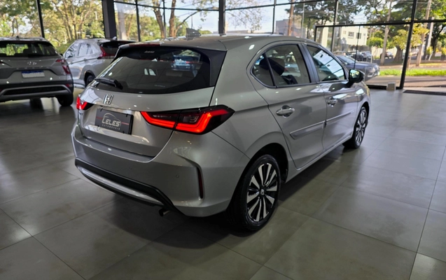 imagem-https://www.socarrao.com.br/sc-vehicle-images-prod/2157347/1781633790967-MjAyNjA1MzBfMDkyMjEyLmpwZw.jpg