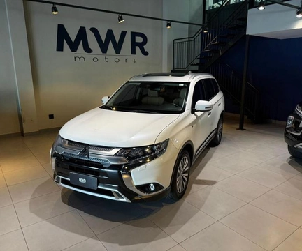 Mitsubishi OUTLANDER 2022 Branco — foto 1 de 3