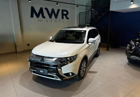 Mitsubishi OUTLANDER 2022 Branco — foto 1 de 3