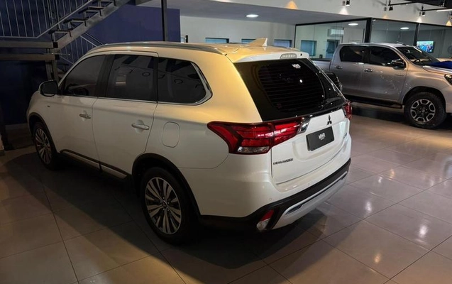 imagem-https://www.socarrao.com.br/sc-vehicle-images-prod/2159458/1791226760099-8175470_7_B_ee6de4dcdf.jpeg