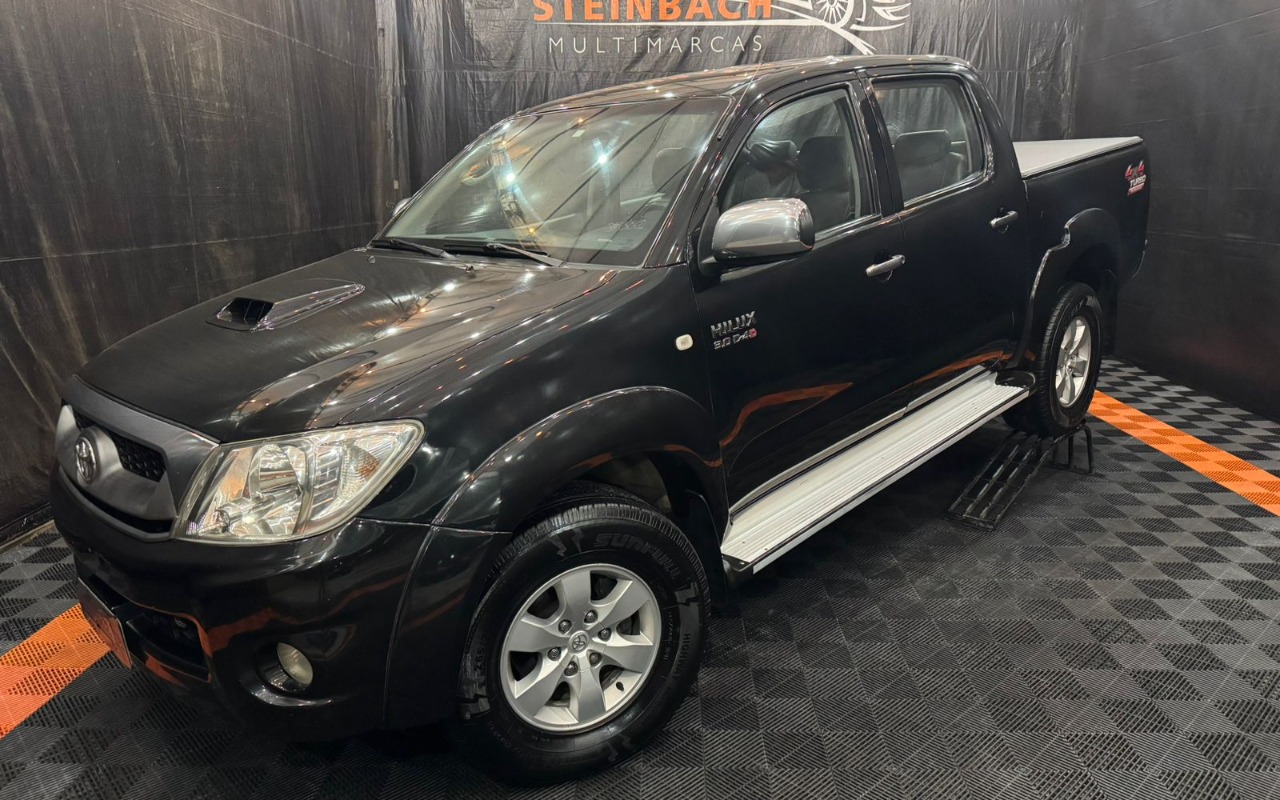 Toyota Hilux 2011 Preto — foto 1 de 3