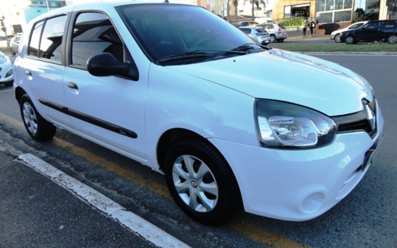 Renault Clio 2015 Branco — foto 1 de 3