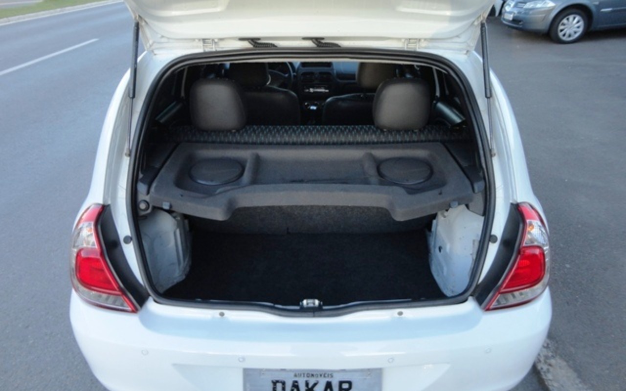 imagem-https://www.socarrao.com.br/sc-vehicle-images-prod/2159669/1781641864460-RFNDMDQ2ODAuSlBH.JPG