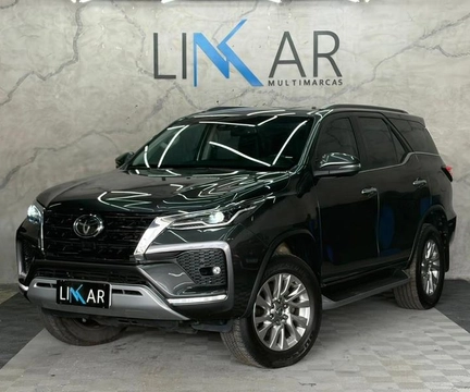 Toyota Hilux 2021 Cinza — foto 1 de 3
