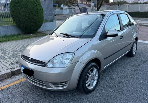 Ford Fiesta Sed. 1.6 8V Flex 4p 2007 Prata — foto 1 de 3