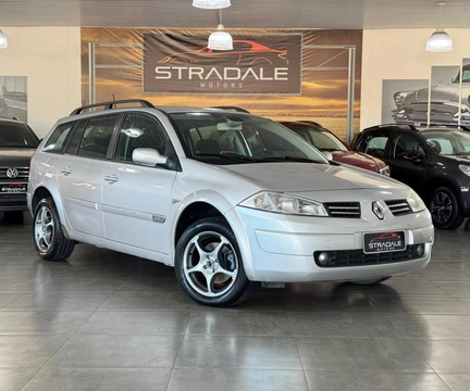 Renault Megane 2011 Prata — foto 1 de 3