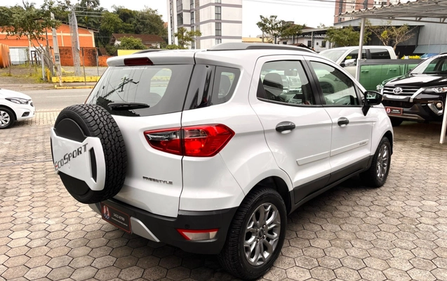imagem-https://www.socarrao.com.br/sc-vehicle-images-prod/2175039/1781707423838-07b5a723-c2f7-45f9-95d2-ac08370102e3.jpg