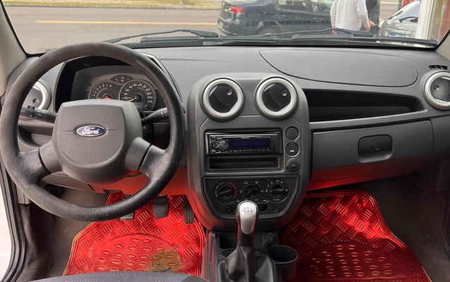 imagem-https://www.socarrao.com.br/sc-vehicle-images-prod/2175163/1782743996111-MmUwZTFlYjAtZTkxYS00OGQ2LWJhY2UtYzhkNTAyZmJmMDgxLmpwZw.jpg