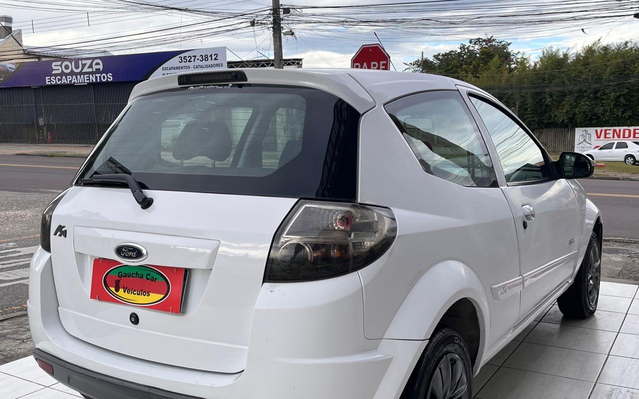 imagem-https://www.socarrao.com.br/sc-vehicle-images-prod/2175163/1782743996496-ZDc3NzBkZDAtNDgzYS00Y2RhLTkzZTctZjEzNWI1Mzg2ZWRlLmpwZw.jpg