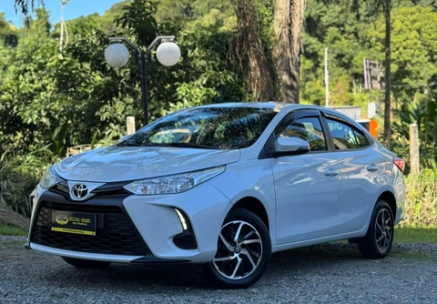 Toyota Yaris 2024 Branco — foto 1 de 3