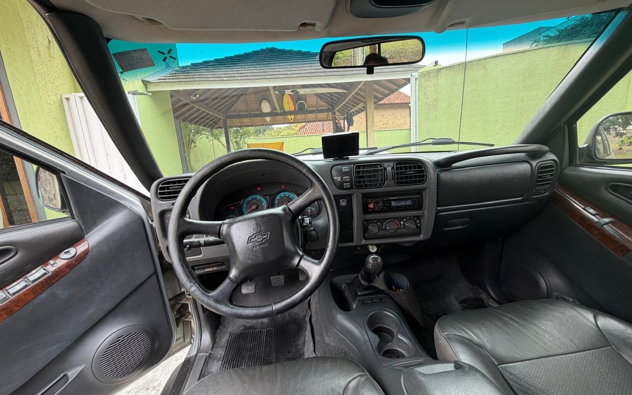 imagem-https://www.socarrao.com.br/sc-vehicle-images-prod/2176556/1781720645103-OTc3OWE0NjAtMmE5Ni00MmQ5LTg1YTUtNjljNzlmZGU3N2MzLmpwZWc.jpeg
