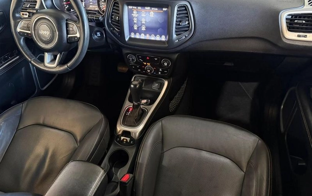 imagem-https://www.socarrao.com.br/sc-vehicle-images-prod/2176571/1782140967024-8185095_13_B_3a39ffd463.jpeg