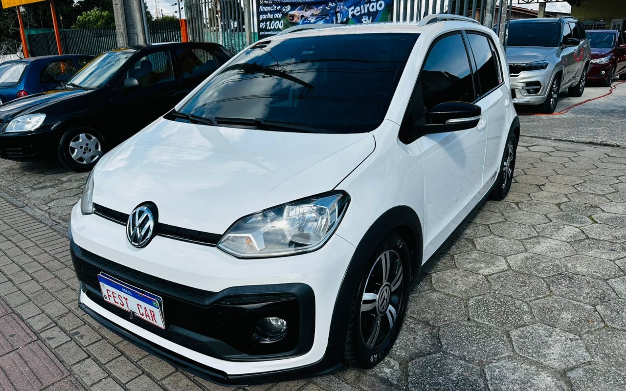 Volkswagen Up! cross 1.0 TSI Total Flex 12V 5p na cor Branco em Pinhais / PR - 2176688