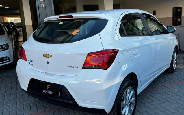 imagem-https://www.socarrao.com.br/sc-vehicle-images-prod/2180646/1781728977910-SU1HLTIwMjYwNjE3LVdBMDAyNC5qcGc.jpg