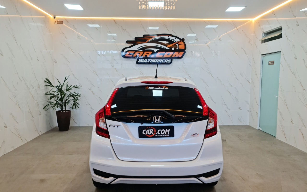 imagem-https://www.socarrao.com.br/sc-vehicle-images-prod/2199687/1786568429400-Ni5qcGc.jpg