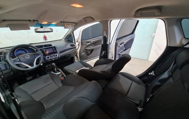 imagem-https://www.socarrao.com.br/sc-vehicle-images-prod/2199687/1786568429815-OS5qcGc.jpg