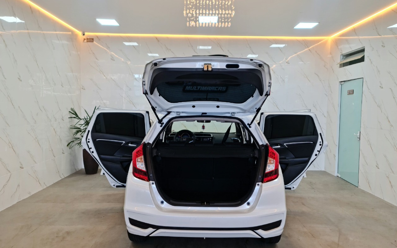 imagem-https://www.socarrao.com.br/sc-vehicle-images-prod/2199687/1786568430831-MTYuanBn.jpg