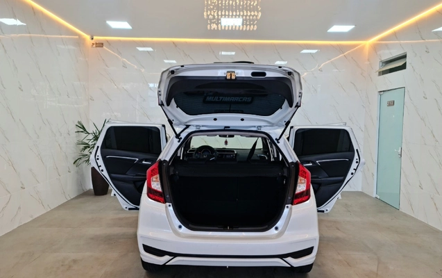 imagem-https://www.socarrao.com.br/sc-vehicle-images-prod/2199687/1786568430831-MTYuanBn.jpg