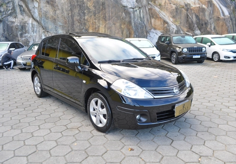 Nissan TIIDA 2011 Preto — foto 1 de 3