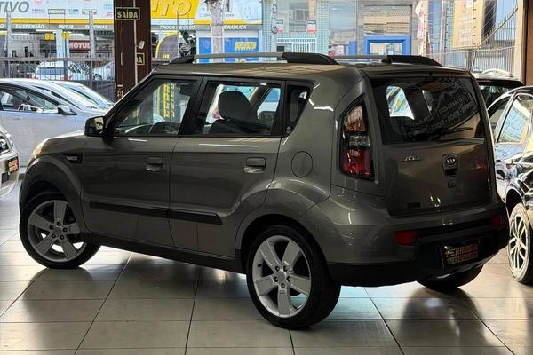 imagem-https://www.socarrao.com.br/sc-vehicle-images-prod/2201545/1788264639110-8199345_8_B_176fb57956.jpeg