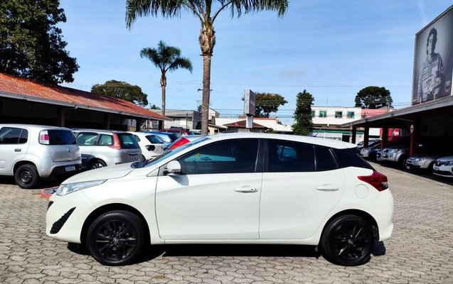 imagem-https://www.socarrao.com.br/sc-vehicle-images-prod/2201811/1781808412447-8199414_12_B_cf41be314c.jpeg
