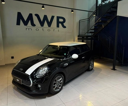 MINI COOPER 2018 Preto — foto 1 de 3
