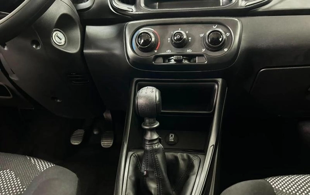 imagem-https://www.socarrao.com.br/sc-vehicle-images-prod/2203656/1786801758335-8200312_5_B_422f4b51ed.jpeg