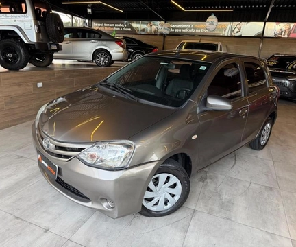 Toyota Etios 2017 Cinza — foto 1 de 3