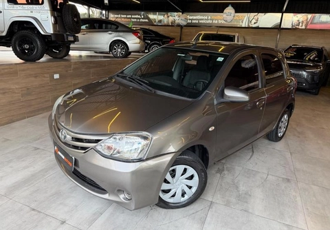 Toyota Etios 2017 Cinza — foto 1 de 3