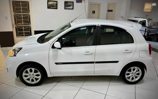 imagem-https://www.socarrao.com.br/sc-vehicle-images-prod/2204865/1788467899180-8201111_4_B_64f274bc52.jpeg