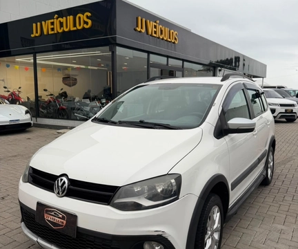 Volkswagen SpaceCross 2014 Branco — foto 1 de 3