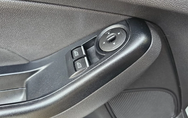 imagem-https://www.socarrao.com.br/sc-vehicle-images-prod/2205703/1781816085043-2VOhpxCNMWIpj1TPwM4jFACPll7RzUwk.jpg