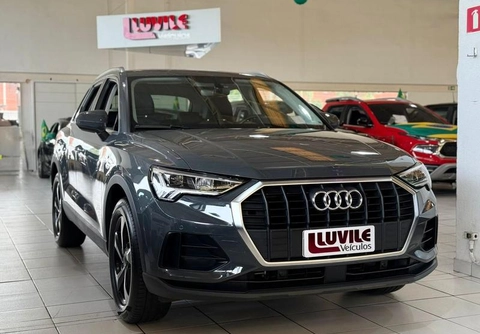 Audi Q3 2022 Cinza — foto 1 de 3