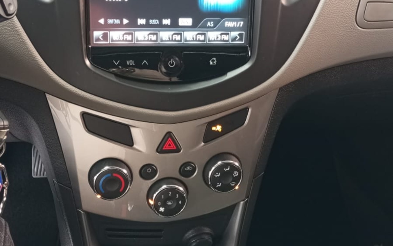 imagem-https://www.socarrao.com.br/sc-vehicle-images-prod/2230452/1781893291873-MDQwMjc1ZDgtNzU3ZS00ZDk4LTk3ZjItMGNiNmRmNmFiNjQzLmpwZw.jpg