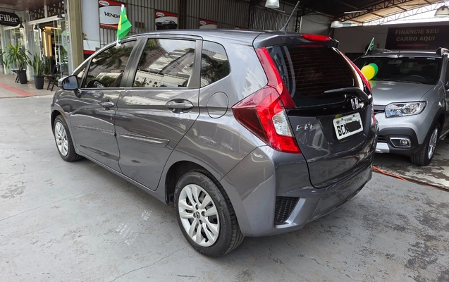 imagem-https://www.socarrao.com.br/sc-vehicle-images-prod/2230477/1781893434855-MTAwMDQ5OTg2OS5qcGc.jpg