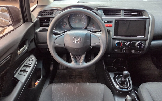 imagem-https://www.socarrao.com.br/sc-vehicle-images-prod/2230477/1781893435201-MTAwMDQ5OTg3Mi5qcGc.jpg