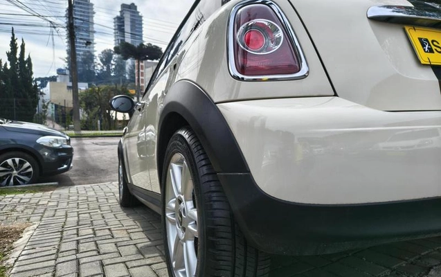 imagem-https://www.socarrao.com.br/sc-vehicle-images-prod/2230485/1786627023539-8202892_8_B_77999fab27.jpeg