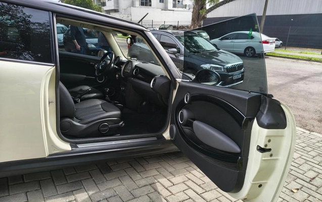 imagem-https://www.socarrao.com.br/sc-vehicle-images-prod/2230485/1786627023548-8202892_14_B_6d28424b73.jpeg