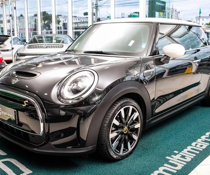 MINI COOPER 2024 Preto — foto 1 de 3