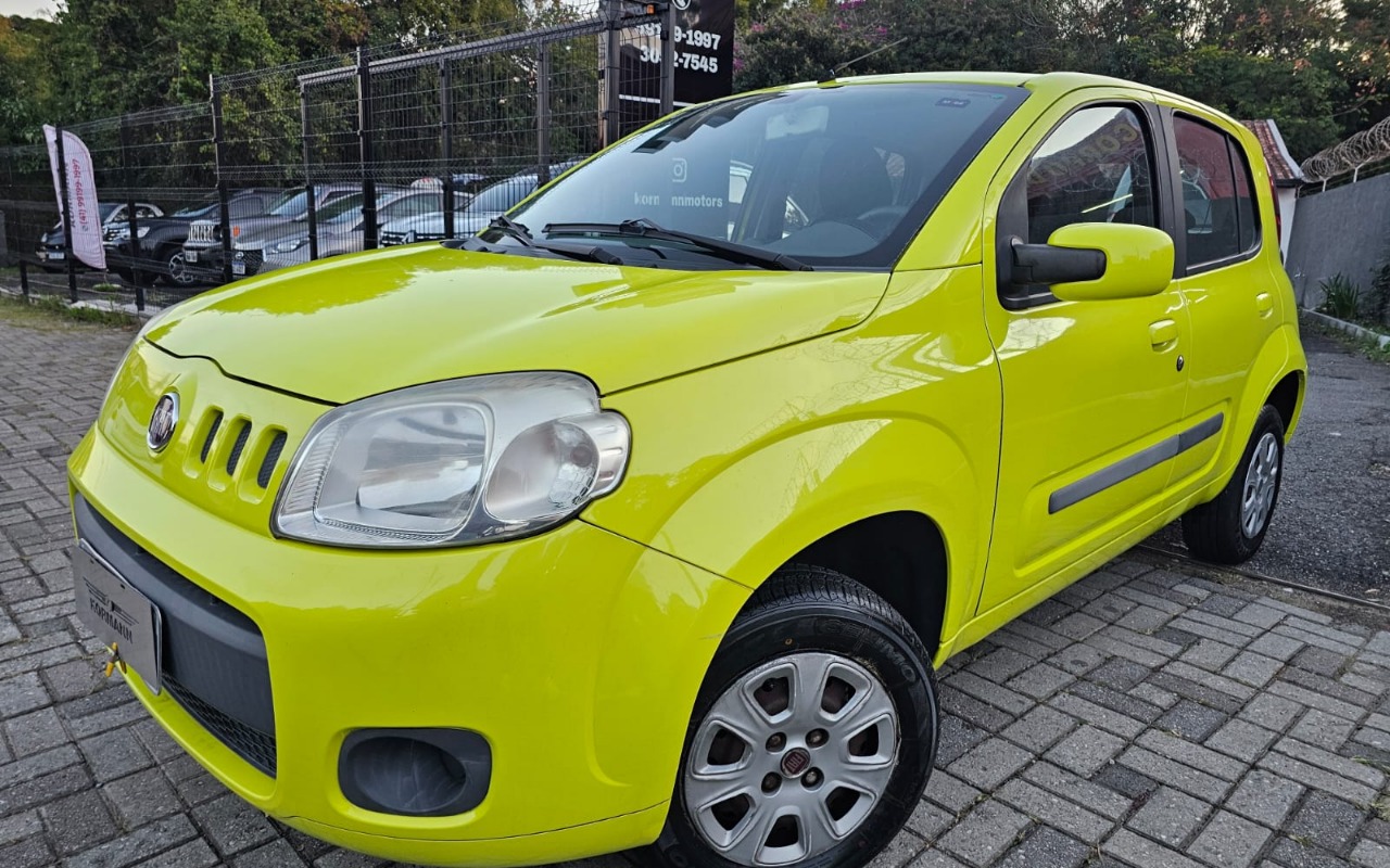 Fiat Uno VIVACE Celeb. 1.0 EVO F.Flex 8V 5p na cor Amarelo em Curitiba / PR - 2231663