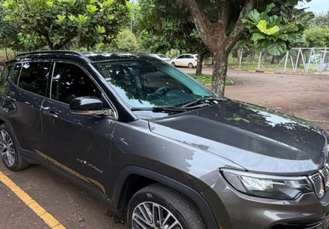 Jeep Compass 2023 Cinza — foto 1 de 3