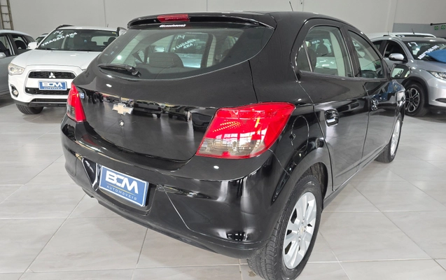 imagem-https://www.socarrao.com.br/sc-vehicle-images-prod/2241468/1789397292862-c21f440033724bc59af6c237c9c73466_1781953498991.jpg