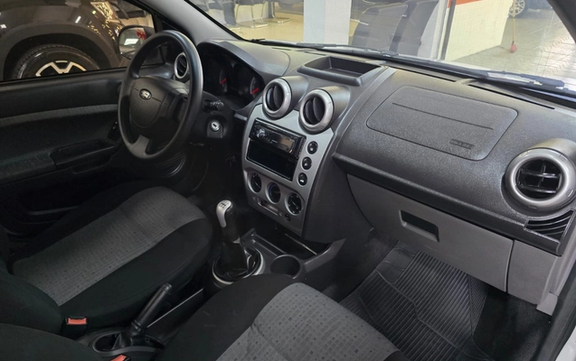 imagem-https://www.socarrao.com.br/sc-vehicle-images-prod/2241780/1781963121925-zI0Lylkzy3hHaYYL8jRySGoFj8cSjffP.jpg