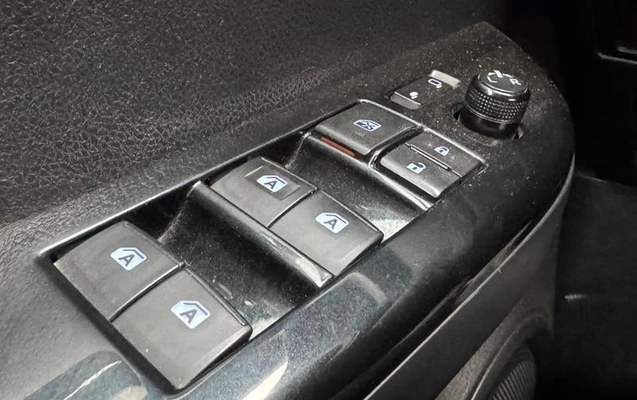 imagem-https://www.socarrao.com.br/sc-vehicle-images-prod/2242143/1786026962931-8202352_11_B_9c6d8070cd.jpeg