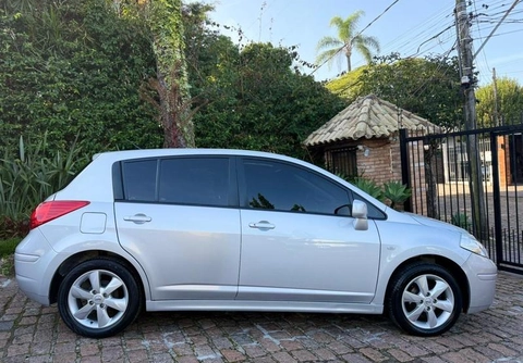 Nissan TIIDA 2011 Prata — foto 1 de 3