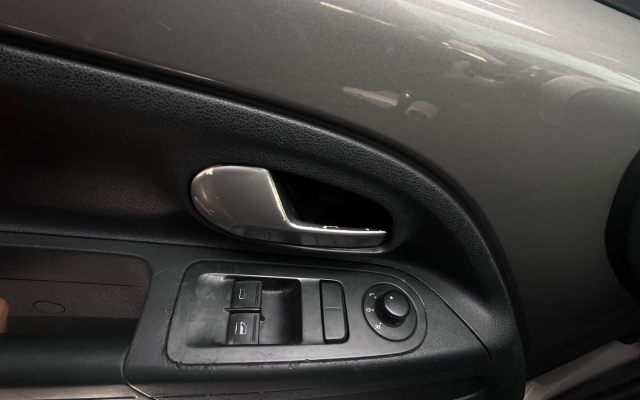 imagem-https://www.socarrao.com.br/sc-vehicle-images-prod/2242962/1792085644789-V2hhdHNBcHAgSW1hZ2UgMjAyNi0wOS0yOSBhdCAxNS4zMC41MCAoNSkuanBlZw.jpeg