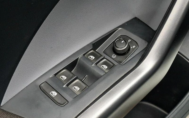 imagem-https://www.socarrao.com.br/sc-vehicle-images-prod/2242964/1785171869099-8207473_15_B_51c719cfe5.jpeg