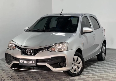 Toyota Etios 2018 Prata — foto 1 de 3
